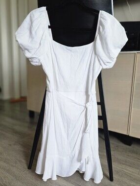 Trixxi White Knee Length Dress Size M Like New Baby Shower Bridal Shower
